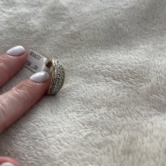 10KT gold ring with diamonds - Picture 3 of 5